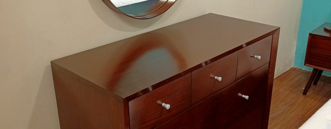 Dresser Table with Mirror