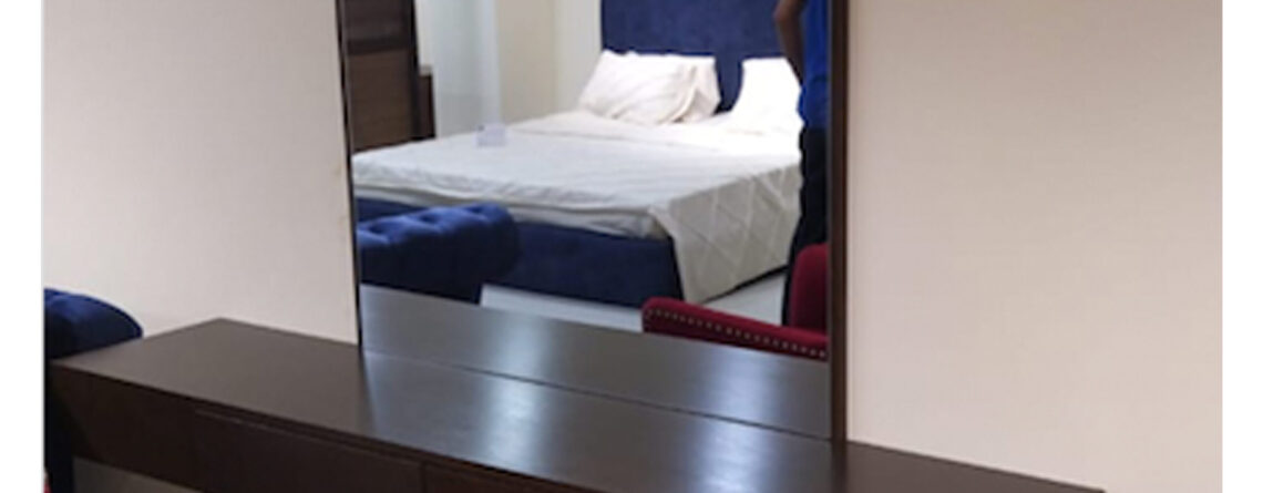 Wall Mirror with Console