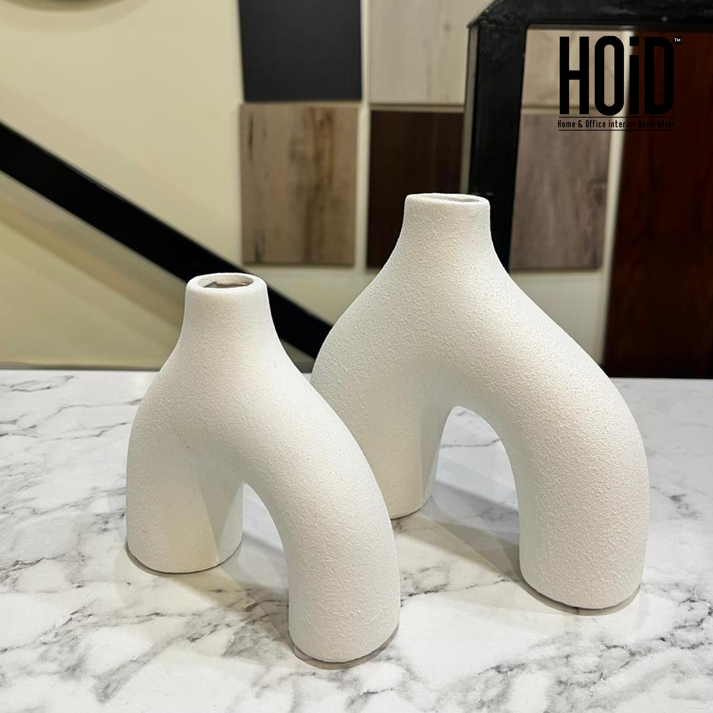 squeal set of 2 vases